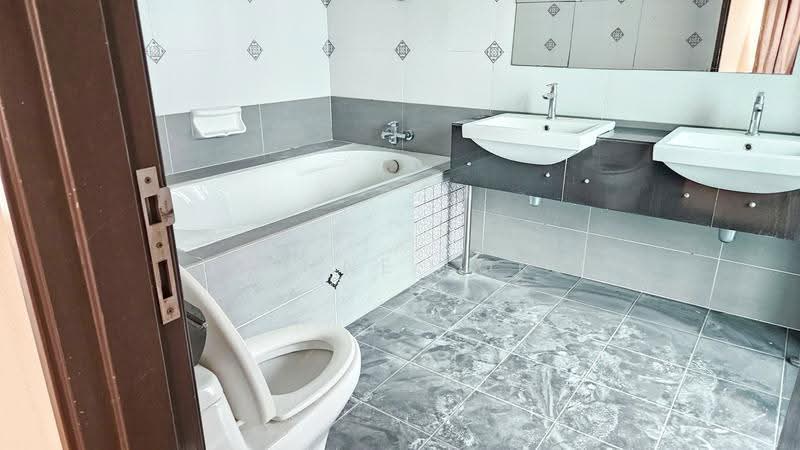 Rumah Teres untuk Dijual di Prima Selayang (Selayang) - Elaine Loke - Bathroom - PropertyGuru.com.my