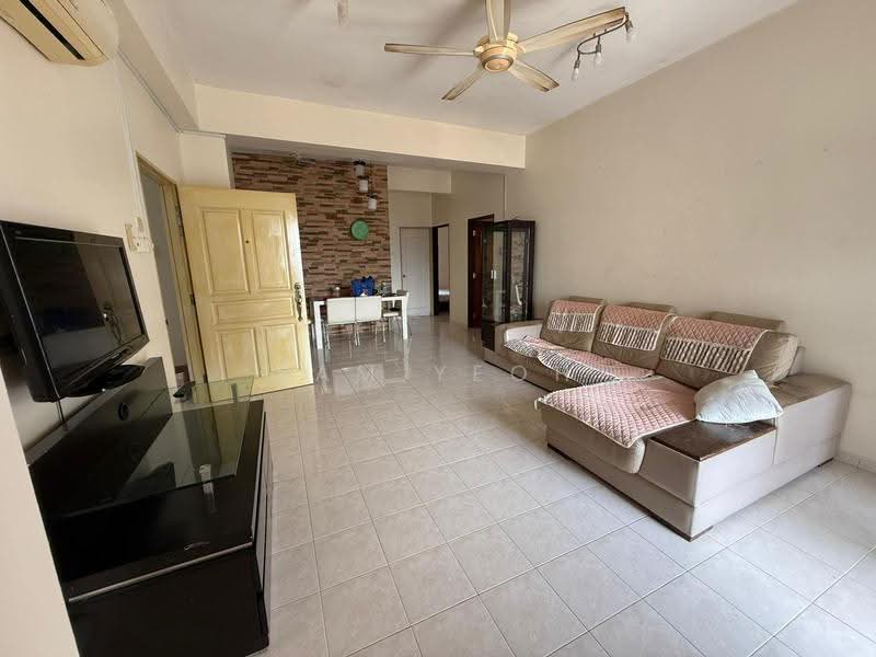 Kondominium untuk Dijual di Coastal Tower - Sam Yeoh - Living Room - PropertyGuru.com.my