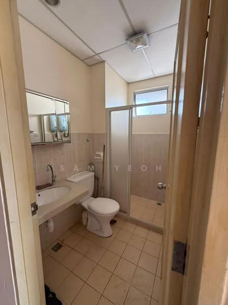 Kondominium untuk Dijual di Coastal Tower - Sam Yeoh - Bathroom - PropertyGuru.com.my