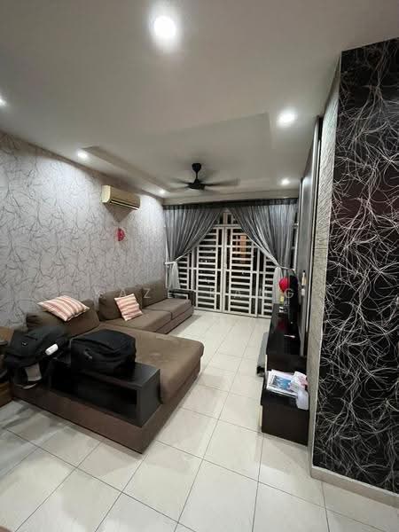 Kondominium untuk Disewa di Desa Airmas Condominium - Kaze Kang - Living Room - PropertyGuru.com.my