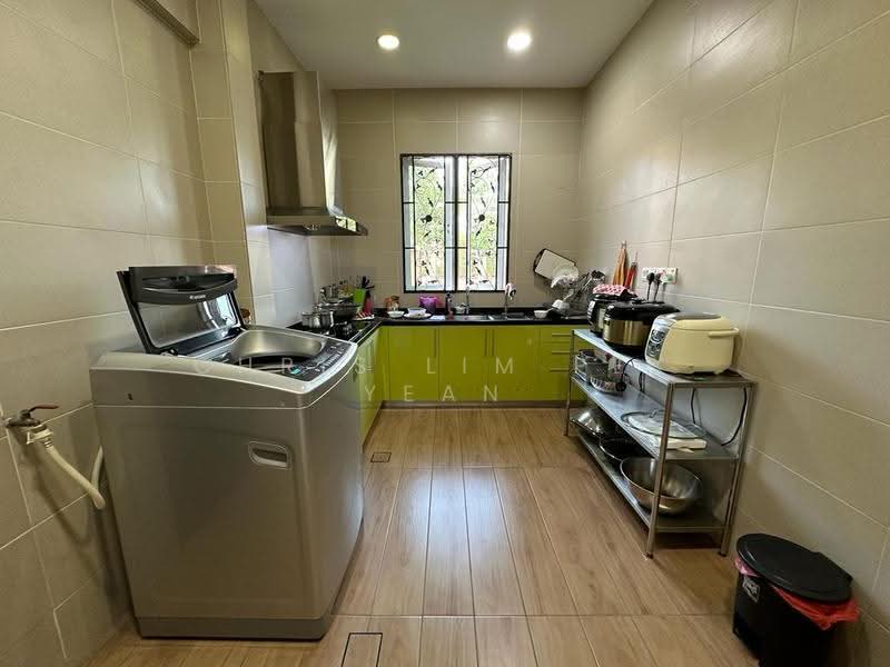 Semi-Detached House for Sale in Kajang (Selangor) - Chris Lim Pek Yean - Kitchen - PropertyGuru.com.my