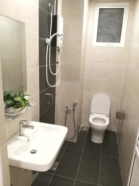 Service Residence for Rent at Pinnacle Sri Petaling - JJ Lim - Bathroom - PropertyGuru.com.my