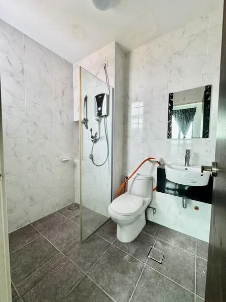 Kediaman Servis untuk Dijual di Sky Breeze Service Apartment - Janice . - Bathroom - PropertyGuru.com.my