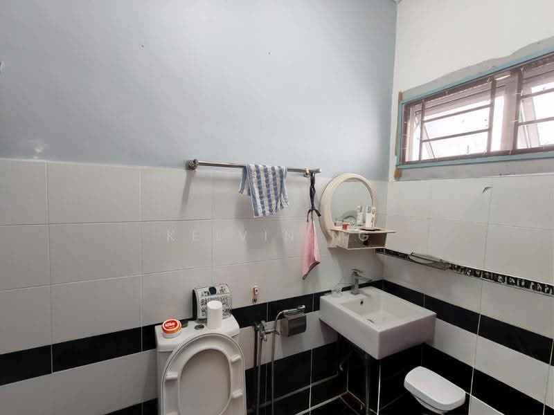 Rumah Teres 2-Tingkat untuk Dijual di Taman Seri Bahagia (Cheras) - Kelvin Ng - Bathroom - PropertyGuru.com.my