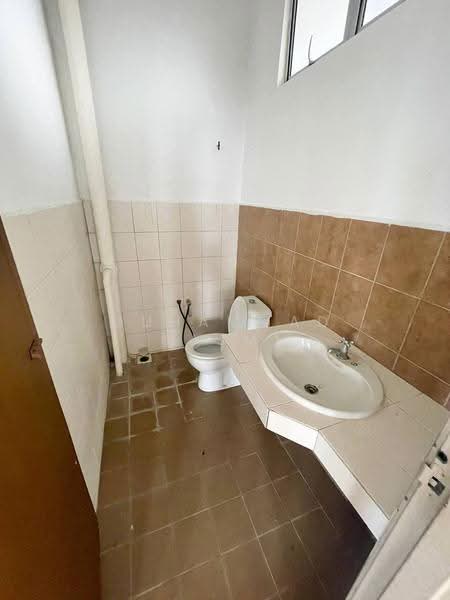 Komersial Berkembar untuk Dijual di Kuala Paka (Terengganu) - Muhammad Najmi - Bathroom - PropertyGuru.com.my