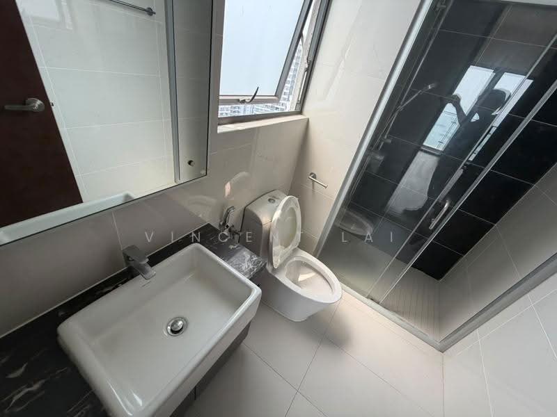 Condominium for Sale at Kings Bay @ Country Garden Danga Bay - Vincent Lai - Bathroom - PropertyGuru.com.my