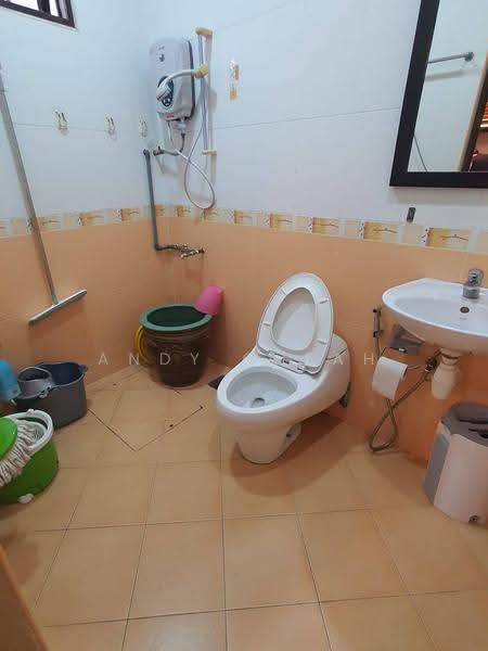 2-storey Terraced House for Sale in Permas Jaya (Johor) - Andy Cheah - Bathroom - PropertyGuru.com.my