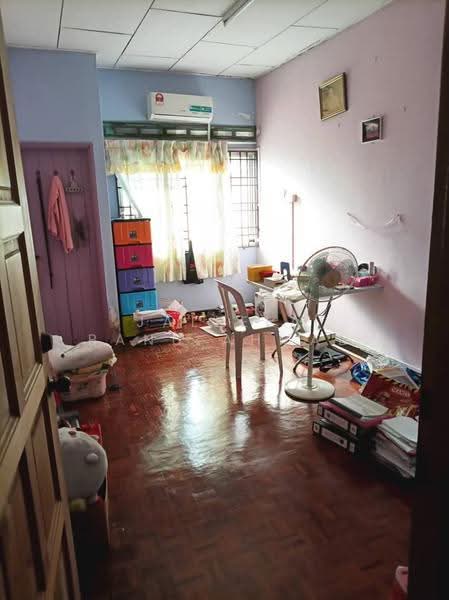 Retail Space for Sale in Klang (Selangor) - Jaleela Banu Ahmad - Living Room - PropertyGuru.com.my