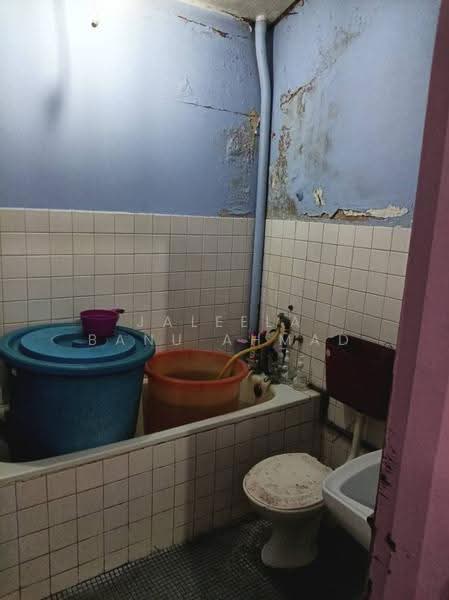 Retail Space for Sale in Klang (Selangor) - Jaleela Banu Ahmad - Bathroom - PropertyGuru.com.my