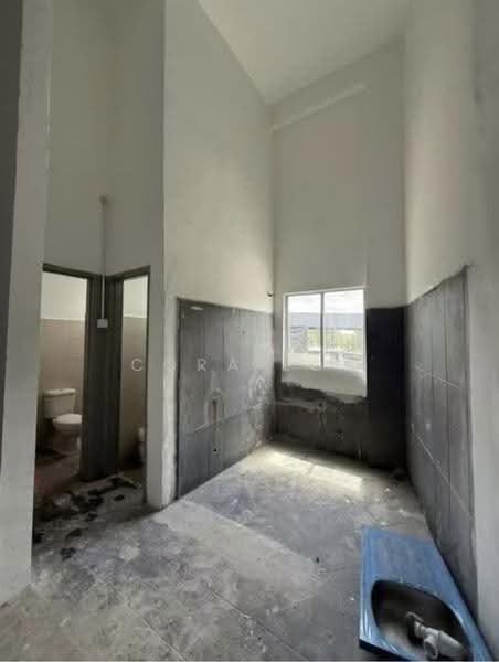 Shop / Office untuk Disewa di Taman Kempas Utama (Tebrau) - Cora Loh - Bathroom - PropertyGuru.com.my