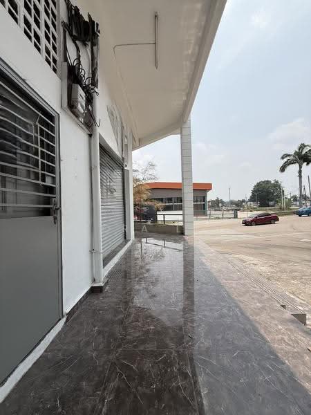 Shop / Office untuk Disewa di Taman Kempas Utama (Tebrau) - Cora Loh - Exterior - PropertyGuru.com.my