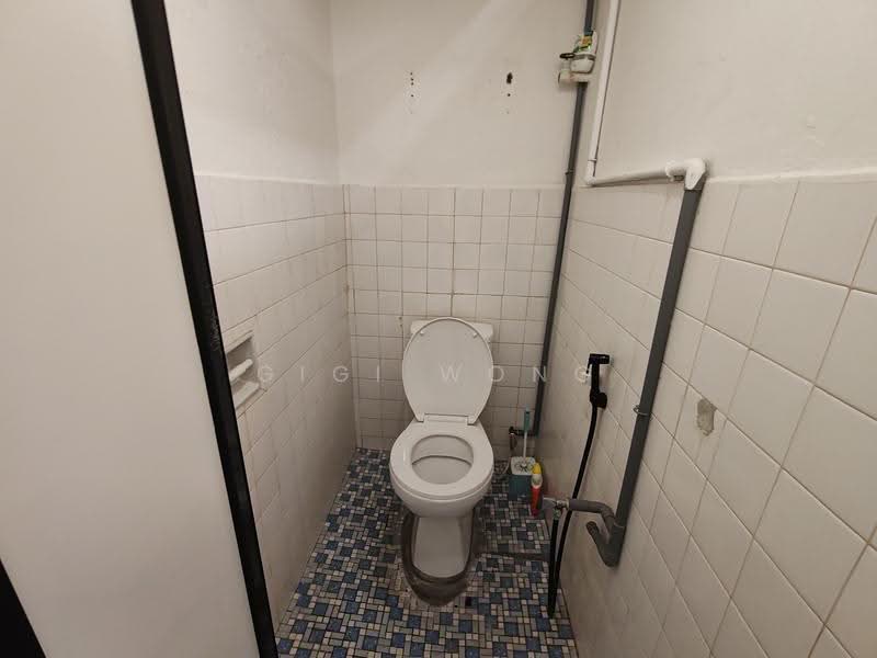 Shop for Rent in Melaka City (Melaka) - Gigi Wong - Bathroom - PropertyGuru.com.my