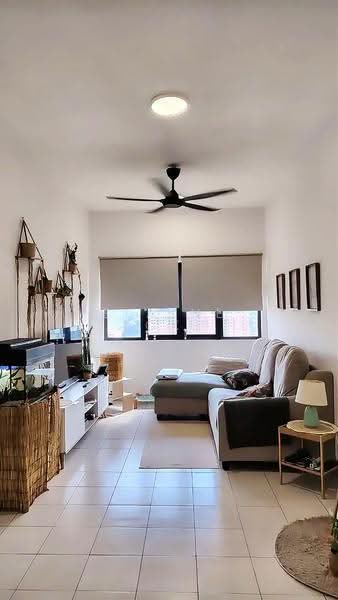 Kondominium untuk Dijual di Upperville @ 16 Quartz - Elaine Loke - Living Room - PropertyGuru.com.my