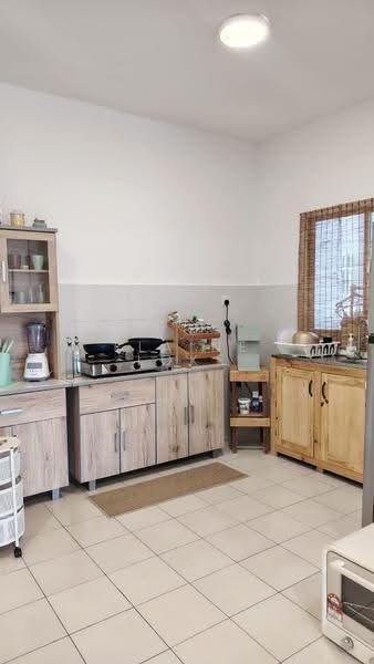 Kondominium untuk Dijual di Upperville @ 16 Quartz - Elaine Loke - Kitchen - PropertyGuru.com.my