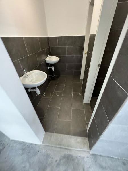 Kedai untuk Disewa di Bandar Gamuda Gardens (Rawang) - Eric Yap - Bathroom - PropertyGuru.com.my