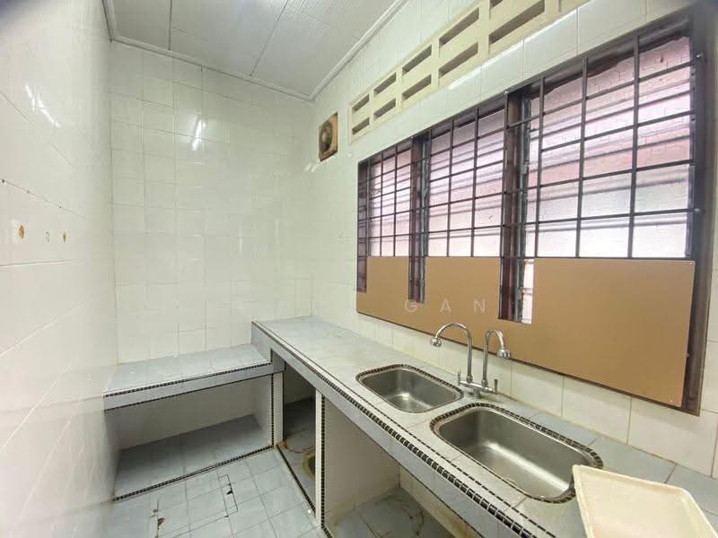 Rumah Teres 1-Tingkat untuk Disewa di Taman Ungku Tun Aminah (Skudai) - Wendy Gan - Kitchen - PropertyGuru.com.my