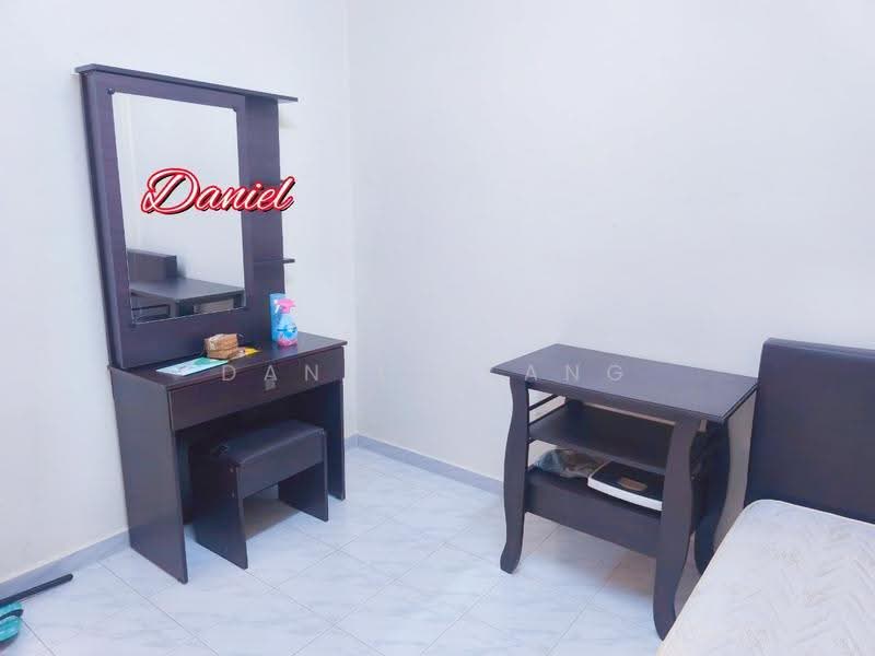 Rumah Flat untuk Disewa di Lorong Semarak Api - Daniel Kang - Bedroom - PropertyGuru.com.my