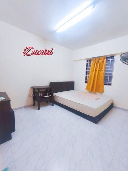 Rumah Flat untuk Disewa di Lorong Semarak Api - Daniel Kang - Bedroom - PropertyGuru.com.my