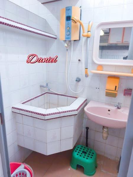Rumah Flat untuk Disewa di Lorong Semarak Api - Daniel Kang - Bathroom - PropertyGuru.com.my