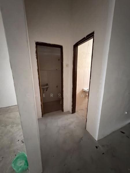 Shop for Rent in Taman Damai Mewah (Kajang) - Cherry Wee - Bathroom - PropertyGuru.com.my