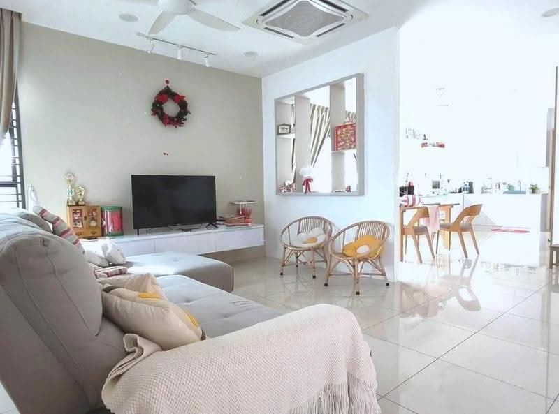 Rumah Teres 2-Tingkat untuk Dijual di Taman Desa Tebrau (Tebrau) - Karl Lim - Living Room - PropertyGuru.com.my