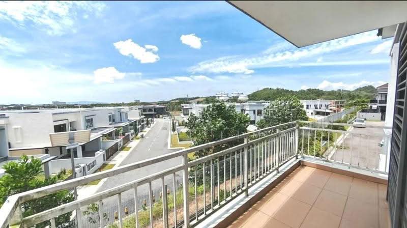 Rumah Teres 2-Tingkat untuk Dijual di Taman Desa Tebrau (Tebrau) - Karl Lim - Balcony - PropertyGuru.com.my
