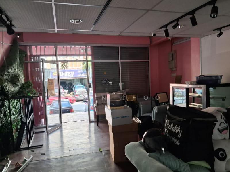 Shop for Rent in Kajang (Selangor) - Alvin Choo - Entrance - PropertyGuru.com.my