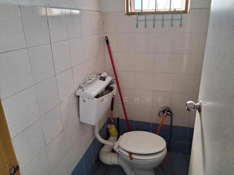 Shop for Rent in Kajang (Selangor) - Alvin Choo - Bathroom - PropertyGuru.com.my