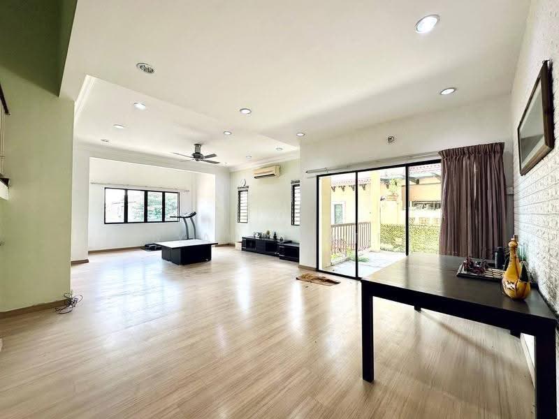 Rumah Berkembar untuk Disewa di Sungai Long (Bandar Sungai Long) - Irsyam Sjatria - Living Room - PropertyGuru.com.my