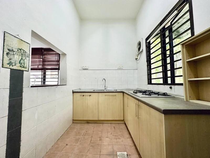 Rumah Berkembar untuk Disewa di Sungai Long (Bandar Sungai Long) - Irsyam Sjatria - Kitchen - PropertyGuru.com.my