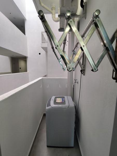 Kediaman Servis untuk Disewa di 121 Residences - JJ Lee - Balcony - PropertyGuru.com.my