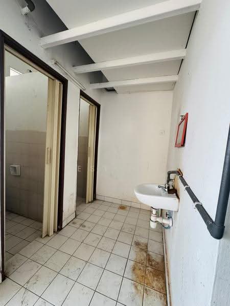 Shop / Office untuk Disewa di Taman Mount Austin (Tebrau) - Jesy Tey - Bathroom - PropertyGuru.com.my