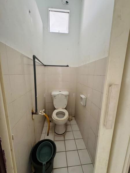 Shop / Office untuk Disewa di Taman Mount Austin (Tebrau) - Jesy Tey - Bathroom - PropertyGuru.com.my