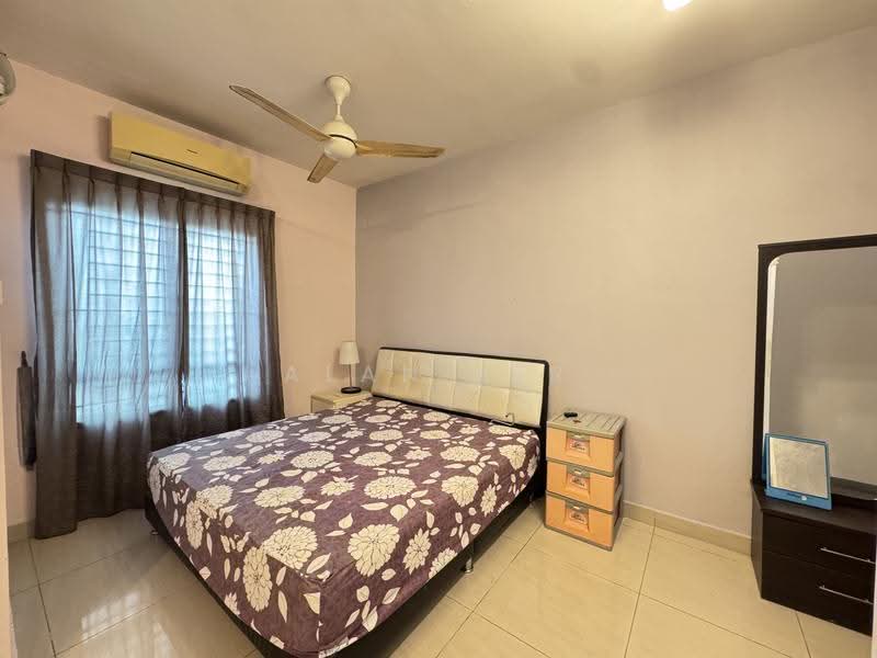 Kediaman Servis untuk Dijual di SuriaMas Suites - Alan Ler - Bedroom - PropertyGuru.com.my