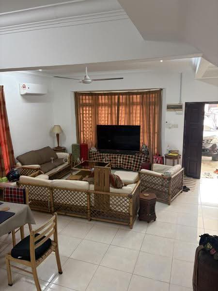 Rumah Teres 2-Tingkat untuk Dijual di Taman Johor Jaya (Johor Bahru) - Tom Chiew - Living Room - PropertyGuru.com.my