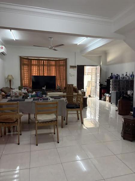 Rumah Teres 2-Tingkat untuk Dijual di Taman Johor Jaya (Johor Bahru) - Tom Chiew - Living Room - PropertyGuru.com.my
