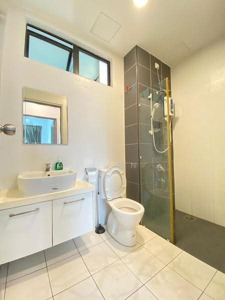 Kediaman Servis untuk Disewa di The Platino Serviced Apartment - Carson . - Bathroom - PropertyGuru.com.my