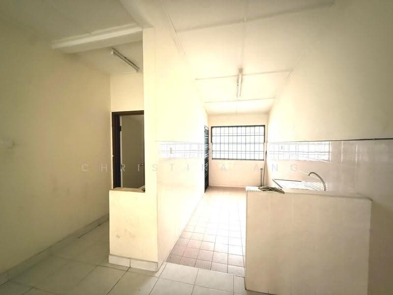 Rumah Teres 1.5-Tingkat untuk Dijual di Taman Pelangi Indah (Ulu Tiram) - Christina Ang - Kitchen - PropertyGuru.com.my