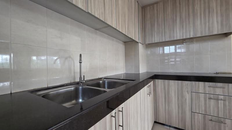 Kondominium untuk Dijual di Lagoon Suites - J J - Kitchen - PropertyGuru.com.my