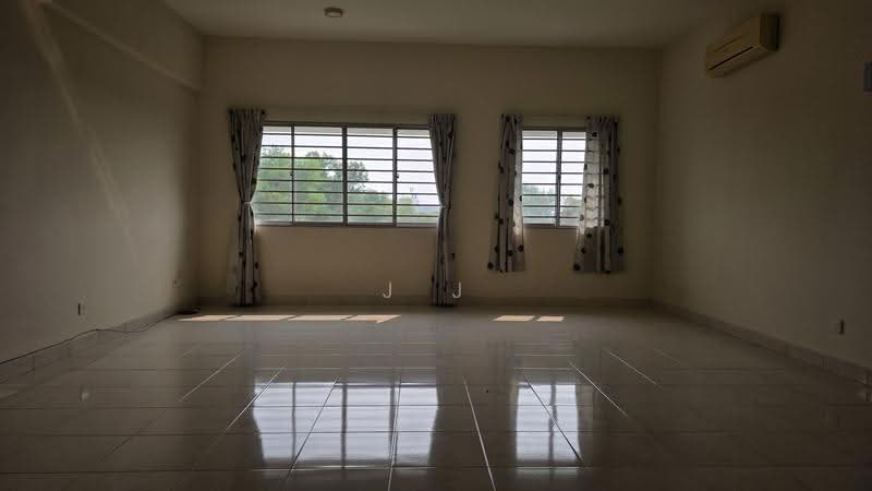 Kondominium untuk Dijual di Lagoon Suites - J J - Living Room - PropertyGuru.com.my