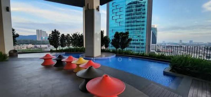 Kediaman Servis untuk Dijual di TRiGON Luxury Residences - Ben Lor - Pool - PropertyGuru.com.my