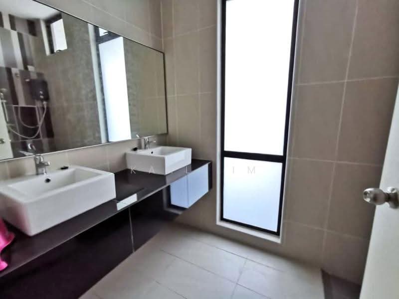 Cluster House for Sale in Setia Eco Cascadia (Tebrau) - Karl Lim - Bathroom - PropertyGuru.com.my