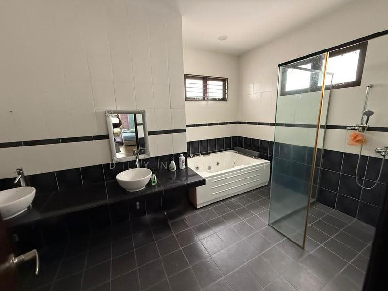 Bungalow House untuk Dijual di Saujana Impian (Kajang) - Dlynie Ooi - Bathroom - PropertyGuru.com.my