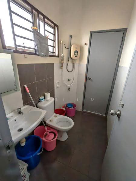 Rumah Teres 2-Tingkat untuk Dijual di Taman Setia Indah (Tebrau) - Karl Lim - Bathroom - PropertyGuru.com.my