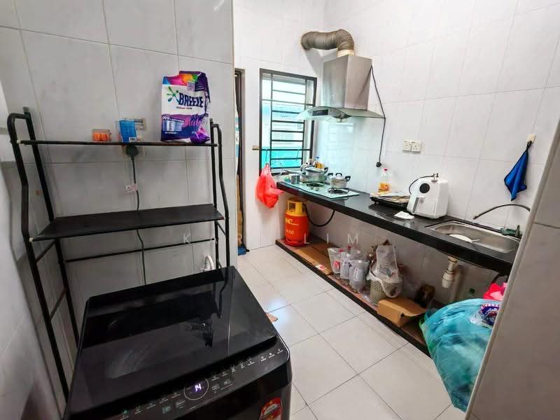 Rumah Teres 2-Tingkat untuk Dijual di Taman Setia Indah (Tebrau) - Karl Lim - Kitchen - PropertyGuru.com.my