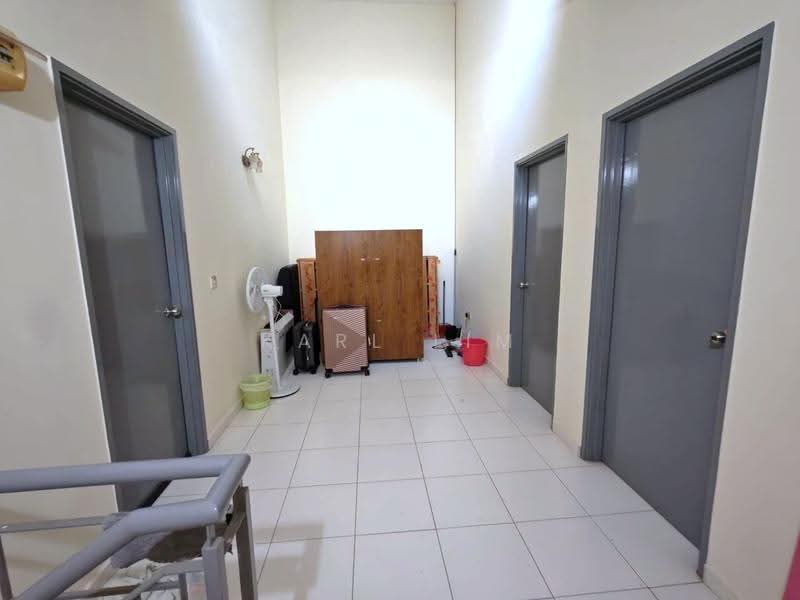 Rumah Teres 2-Tingkat untuk Dijual di Taman Setia Indah (Tebrau) - Karl Lim - Corridor - PropertyGuru.com.my