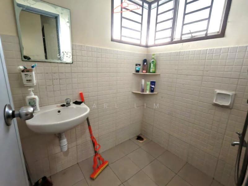 Rumah Teres 2-Tingkat untuk Dijual di Taman Setia Indah (Tebrau) - Karl Lim - Bathroom - PropertyGuru.com.my