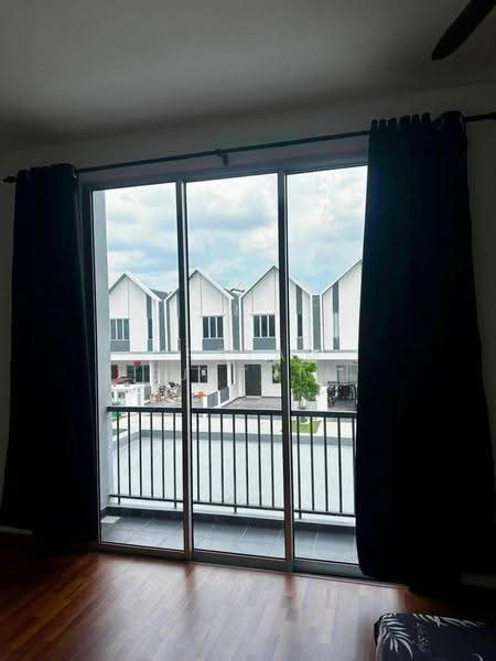 Terraced House for Rent in Semenyih (Selangor) - Irsyam Sjatria - Balcony - PropertyGuru.com.my