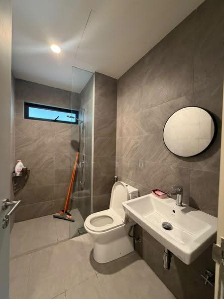 Kediaman Servis untuk Disewa di Quinn Residence - MT Tiu - Bathroom - PropertyGuru.com.my