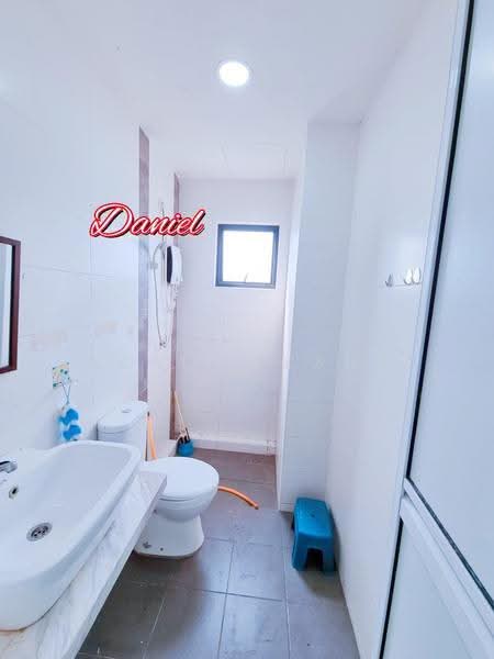 Kondominium untuk Dijual di Dutamas Residence - Daniel Kang - Bathroom - PropertyGuru.com.my